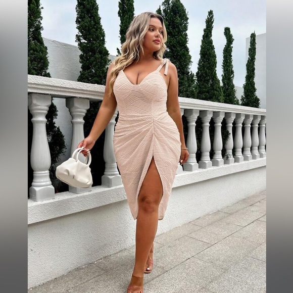 Ruched Dress - Picture 4 of 8